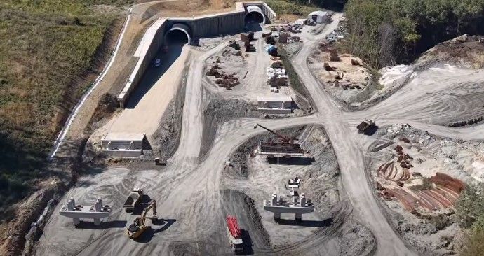 Străpungerea celor două galerii de tuneluri pe Autostrada A1 Margina-Holdea