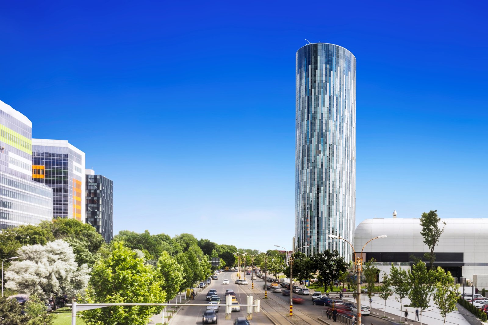 Estée Lauder își menține birourile în SkyTower după a treia prelungire a contractului de închiriere