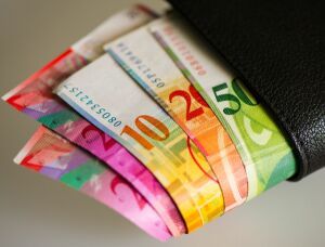 LA CINCI ANI DE LA EXPLOZIA FRANCULUI ELVETIAN Imprumutatii in CHF  invita din nou bancile  la negocieri