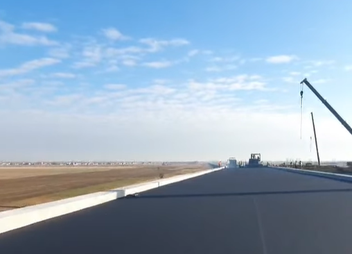 A0 Sud lot 3: a inceput asfaltarea viaductului peste CF Bucuresti-Craiova