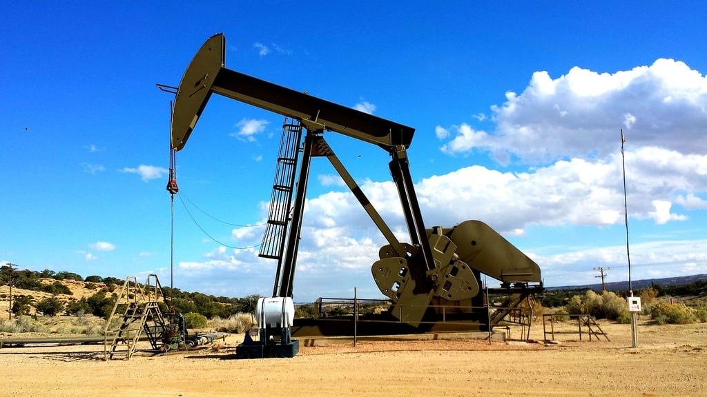 Petrolul, in scadere pentru prima data din noiembrie