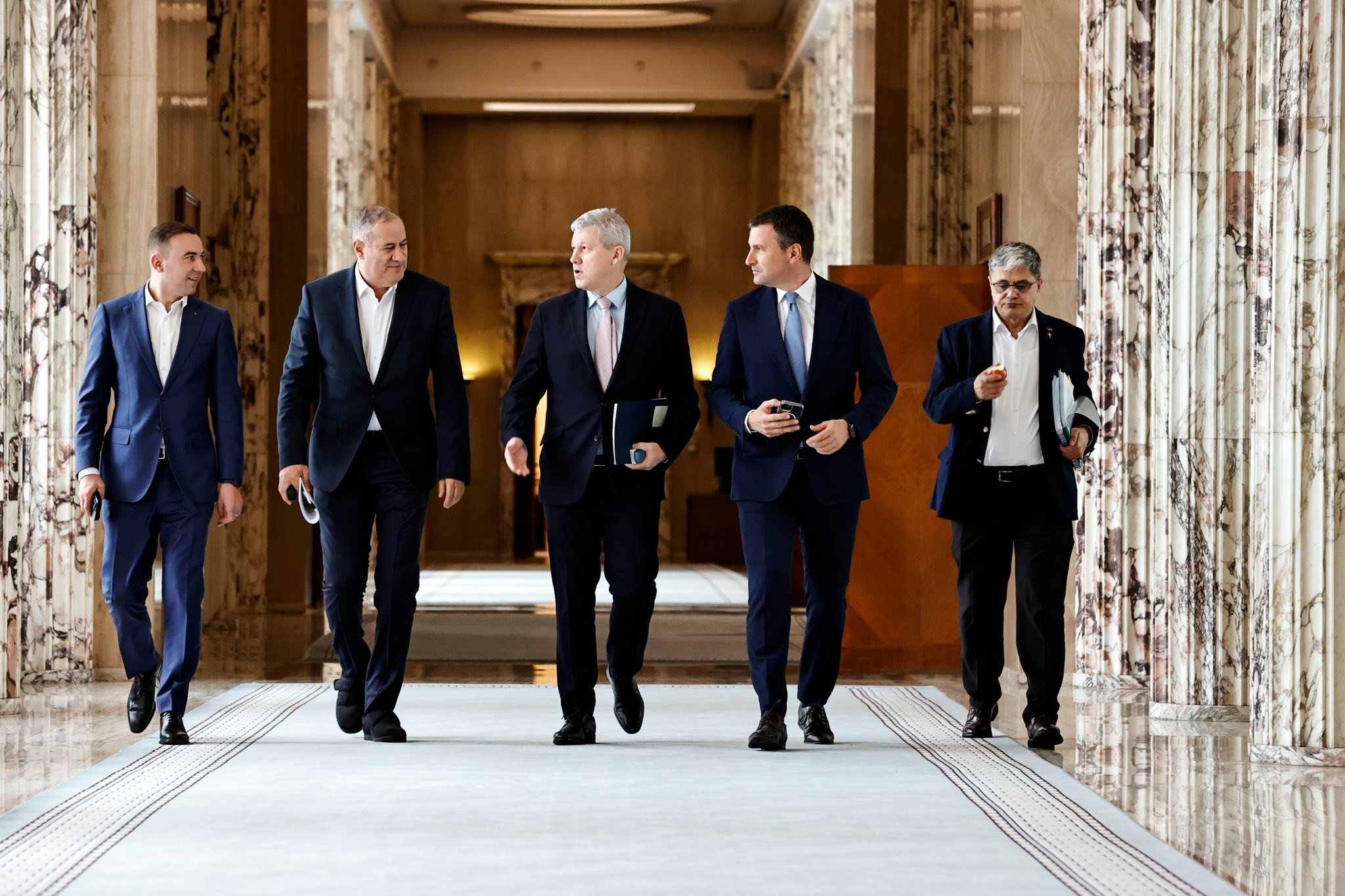 Guvernul interimar analizeaza masuri pentru indeplinirea termenelor asumate prin PNRR