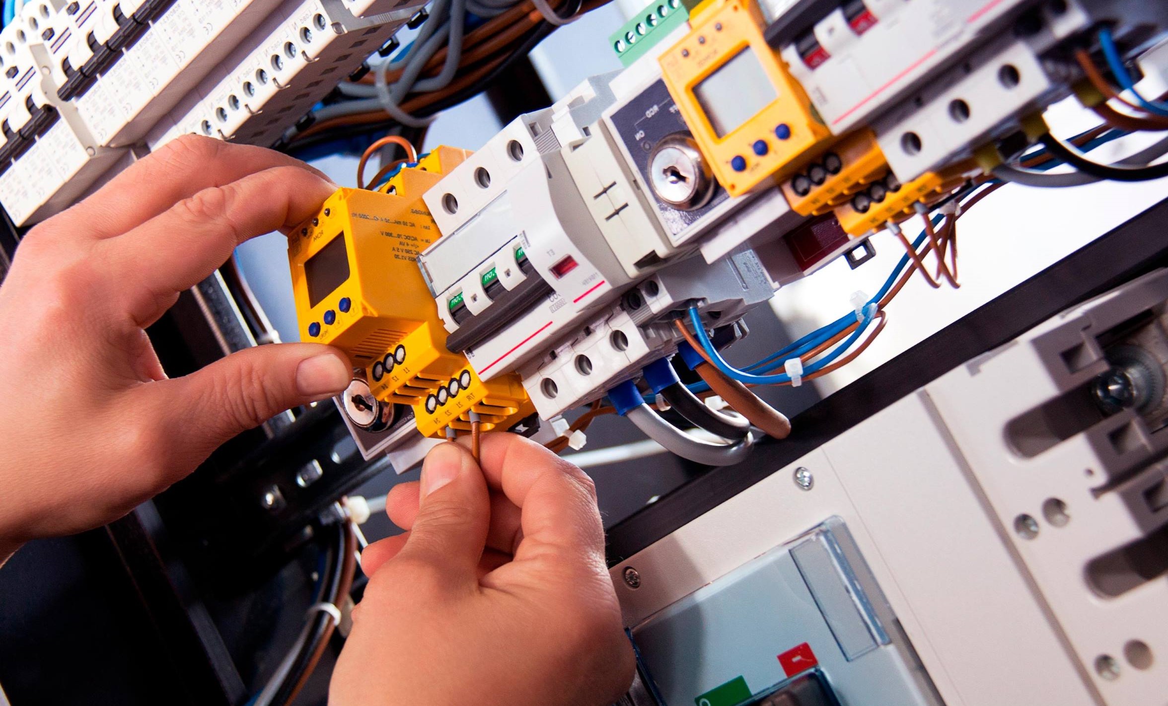 Autorizarea electricienilor si verificatorilor de proiecte: O noua sesiune va fi in toamna