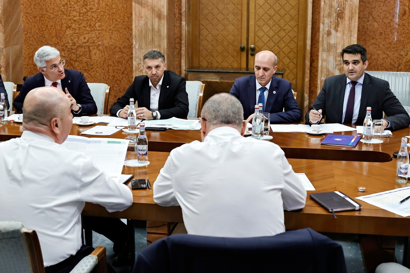 Investitiile de mediu, sanatate si educatie, analizate de Guvern