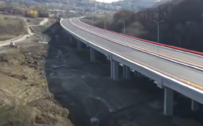 Am putea circula de anul viitor si pe Curtea de Arges – Tigveni: Incepe turnarea betonului rutier in tunel