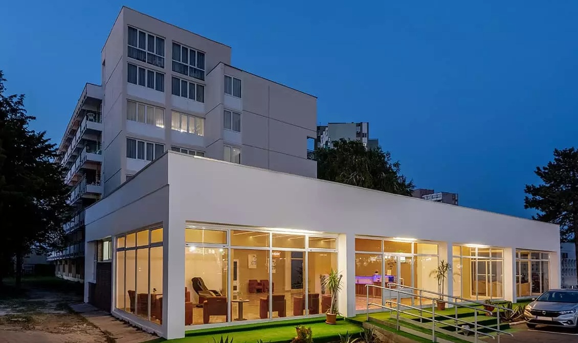 Cu cat au fost vandute hotelurile Siret din Saturn si Magura din Eforie Sud