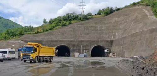 Autostrada A1 Sibiu – Pitesti: Constructorii lucreaza in „doua viteze”