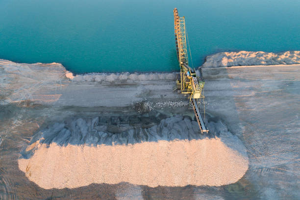 Sanctiuni drastice pentru exploatarea ilegala a agregatelor minerale, propuse printr-un nou proiect legislativ