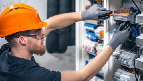 Sesiunea de toamnă 2026 pentru autorizarea electricienilor