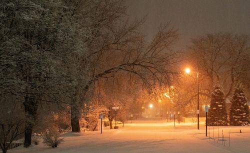 Peste 380 de UAT-uri primesc bani pentru iluminat public, retele de apa si canalizare