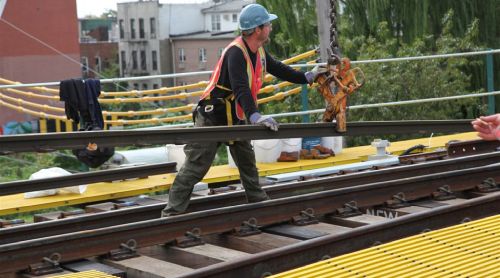 Lucrarile pe tronsonul feroviar Poieni – Alesd raman in urma fata de graficul stabilit