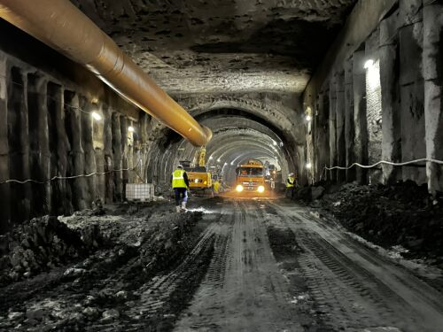 Autostrada A1 Lugoj – Deva, sectiunea Margina – Holdea: 800 de muncitori si 200 de utilaje sunt mobilizate pe santier