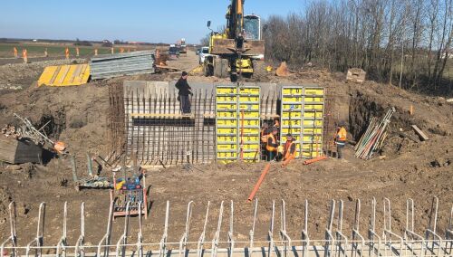 Vremea buna ii readuce pe constructori pe santierele din judetul Arad