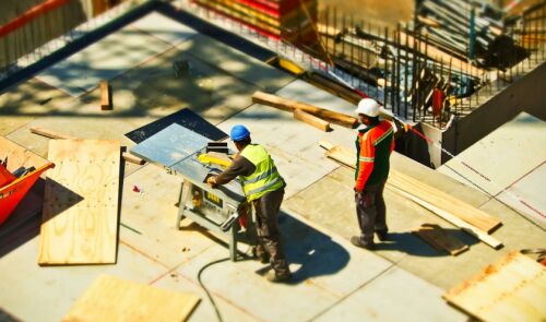 Estimari: Preturile vor creste in continuare, angajarile stagneaza